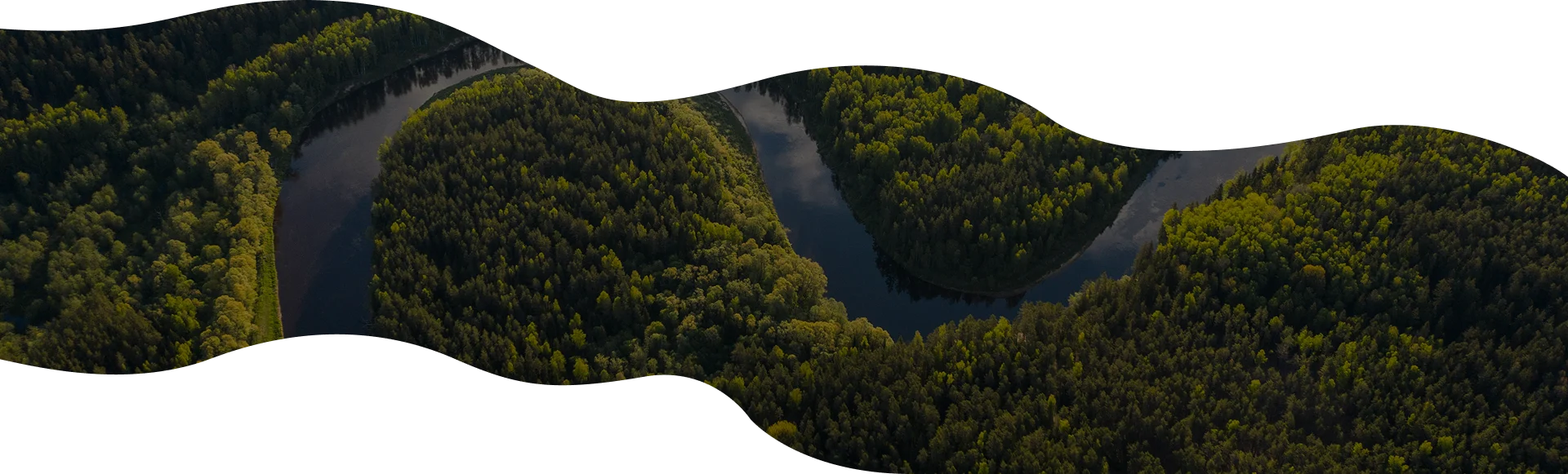 Cada viagem é um espaço de descoberta e autodescoberta. A natureza em seu estado  quase puro, que nos provoca. E nos faz sentir introspectivos, contemplativos,  aventureiros. Cada um do seu jeito e com sua emoção.<br><br>Beleza natural, história e arte. Cheiros e sabores que gravamos na memória. Pessoas  adoráveis, que nos acolhem de um jeito único, intuindo quem somos, como se nos  conhecessem desde sempre. Um luxo para a alma.<br><br>Cada roteiro é uma história inédita, escrita a quatro mãos com o viajante. É uma  mistura mágica de escuta e curadoria emocional: quando a nossa bagagem de mundo  se junta com os desejos do viajante, nascem as histórias mais extraordinárias. Além  do destino.